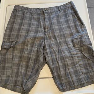 Calvin Klein Men's Gray Checkered Flat Front Cargo Shorts Size 30 EUC